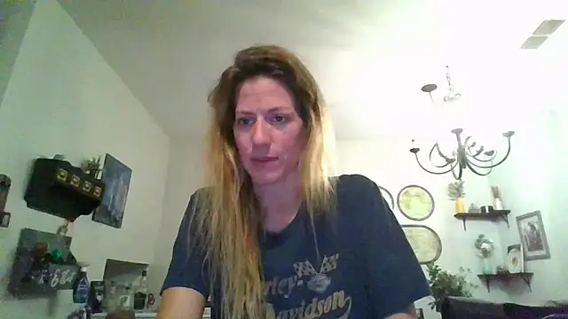 Snapshot of Rhodesxox chatting on October 2025 02:12:02 AM Rhodesxox online show from October 2025 02:12:02 AM