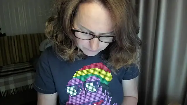 lauraoven online show from May 2026 06:27:02 PM