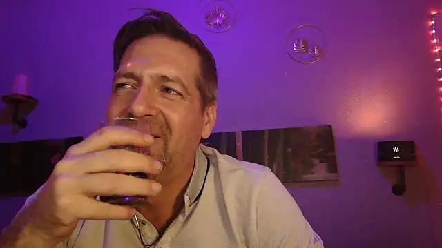 Snapshot of matrikes1 chatting on December 2024 11:02:02 PM matrikes1 online show from December 2024 11:02:02 PM