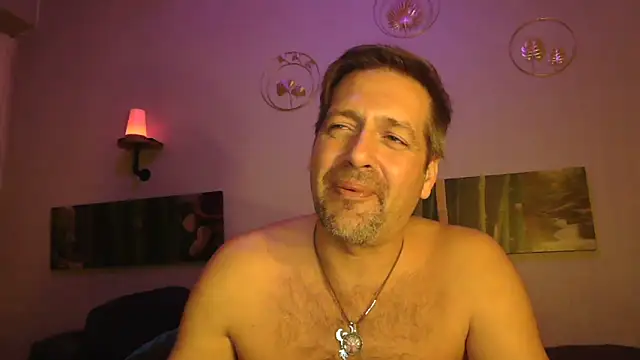 Snapshot of matrikes1 chatting on December 2024 02:33:01 AM matrikes1 online show from December 2024 02:33:01 AM