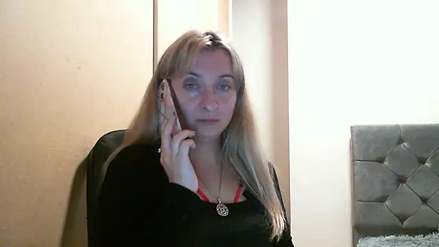 SusanCurt online show from October 2025 05:23:02 PM