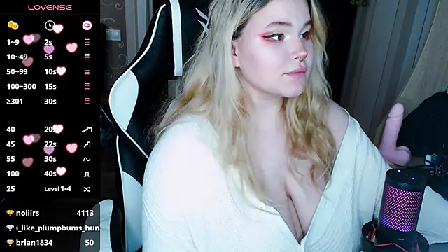 Snapshot of Mini_Mo chatting on February 2025 02:02:01 PM Mini Mo online show from February 2025 02:02:01 PM