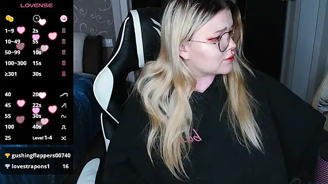 Snapshot of Mini_Mo chatting on February 2025 11:41:01 AM Mini Mo online show from February 2025 11:41:01 AM