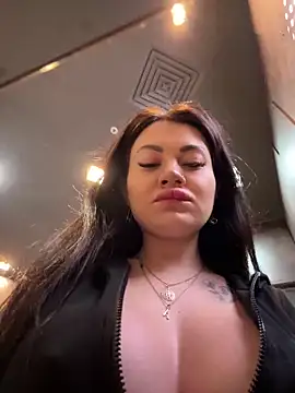 Snapshot of Wet__Bunny chatting on February 2025 06:35:01 AM Wet Bunny online show from February 2025 06:35:01 AM