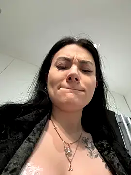 Snapshot of Wet__Bunny chatting on October 2025 03:38:01 AM Wet Bunny online show from October 2025 03:38:01 AM