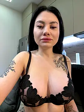 Snapshot of Wet__Bunny chatting on November 2025 03:41:01 AM Wet Bunny online show from November 2025 03:41:01 AM