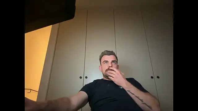 Snapshot of mrbigballs chatting on December 2025 08:26:01 PM mrbigballs online show from December 2025 08:26:01 PM