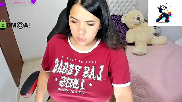 Snapshot of Karlathompson chatting on February 2025 12:27:01 AM Karlathompson online show from February 2025 12:27:01 AM