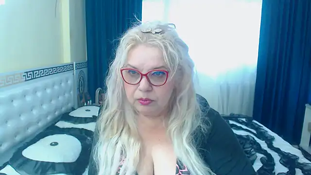 Snapshot of SonyaHotMilf chatting on November 2025 09:09:02 AM SonyaHotMilf online show from November 2025 09:09:02 AM