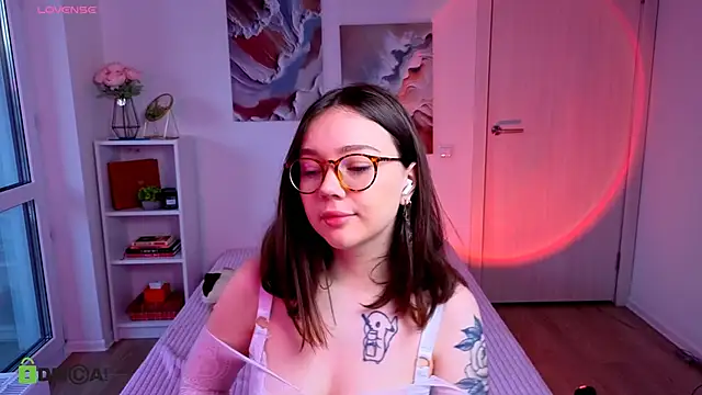 MilenaSaint online show from September 2025 04:18:02 AM