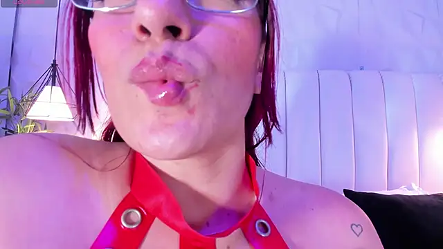 Snapshot of naughty_flower18 chatting on December 2024 01:59:02 AM naughty flower18 online show from December 2024 01:59:02 AM