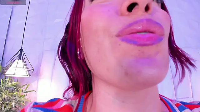 Snapshot of naughty_flower18 chatting on December 2024 01:47:02 AM naughty flower18 online show from December 2024 01:47:02 AM