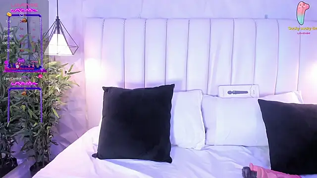 Snapshot of naughty_flower18 chatting on December 2024 11:02:02 PM naughty flower18 online show from December 2024 11:02:02 PM