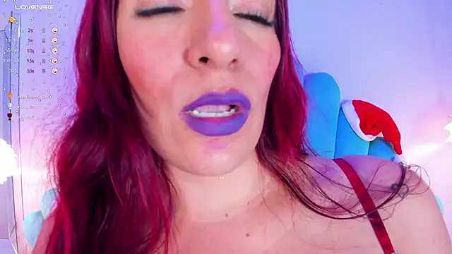 Snapshot of naughty_flower18 chatting on December 2024 03:05:01 PM naughty flower18 online show from December 2024 03:05:01 PM