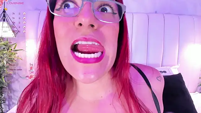 Snapshot of naughty_flower18 chatting on January 2025 11:03:01 PM naughty flower18 online show from January 2025 11:03:01 PM