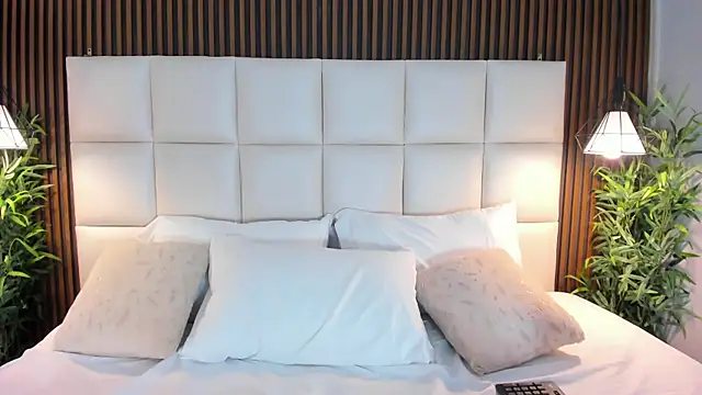 Snapshot of naughty_flower18 chatting on October 2025 10:40:02 PM naughty flower18 online show from October 2025 10:40:02 PM