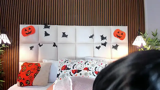 Snapshot of naughty_flower18 chatting on October 2025 10:50:01 PM naughty flower18 online show from October 2025 10:50:01 PM