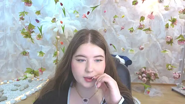 NicoleFoxery online show from May 2026 06:25:02 PM