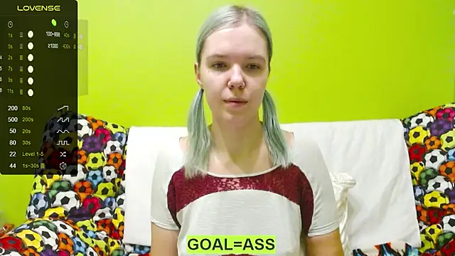 Snapshot of Ultra_Meow chatting on February 2025 11:58:02 PM Ultra Meow online show from February 2025 11:58:02 PM