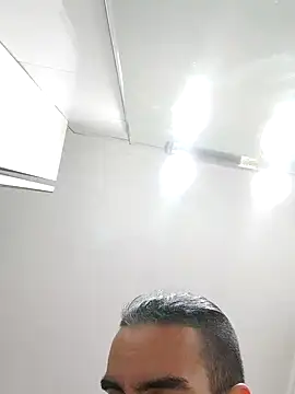 Snapshot of TommyMomentum chatting on January 2025 05:32:01 AM TommyMomentum online show from January 2025 05:32:01 AM