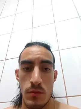 Snapshot of TommyMomentum chatting on January 2025 07:08:01 AM TommyMomentum online show from January 2025 07:08:01 AM