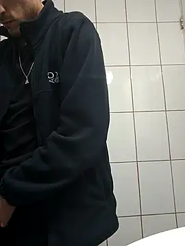 Snapshot of TommyMomentum chatting on September 2025 06:06:02 AM TommyMomentum online show from September 2025 06:06:02 AM