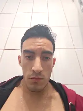 Snapshot of TommyMomentum chatting on October 2025 06:24:01 AM TommyMomentum online show from October 2025 06:24:01 AM