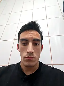 Snapshot of TommyMomentum chatting on November 2025 05:08:02 AM TommyMomentum online show from November 2025 05:08:02 AM