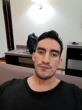 Snapshot of TommyMomentum chatting on November 2025 02:23:01 AM TommyMomentum online show from November 2025 02:23:01 AM