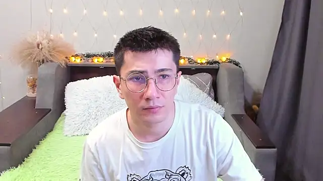 Yumi steve online show from February 2025 12:30:01 AM