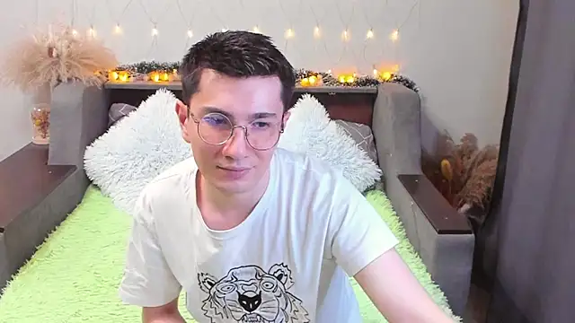 Yumi steve online show from February 2025 11:57:02 PM