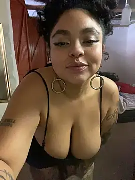 Snapshot of PrincessLauren420 chatting on February 2025 06:32:02 PM PrincessLauren420 online show from February 2025 06:32:02 PM