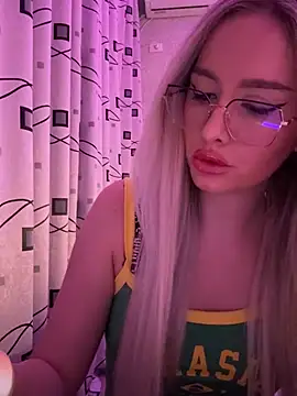 Snapshot of mollyxxx chatting on December 2024 03:43:01 AM mollyxxx online show from December 2024 03:43:01 AM