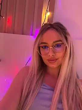 Snapshot of mollyxxx chatting on December 2024 09:13:02 AM mollyxxx online show from December 2024 09:13:02 AM