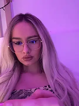 Snapshot of mollyxxx chatting on January 2025 01:31:02 AM mollyxxx online show from January 2025 01:31:02 AM