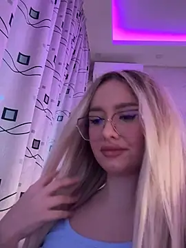 Snapshot of mollyxxx chatting on January 2025 07:04:01 AM mollyxxx online show from January 2025 07:04:01 AM