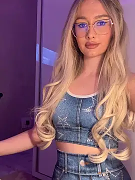 Snapshot of mollyxxx chatting on January 2025 06:45:02 AM mollyxxx online show from January 2025 06:45:02 AM