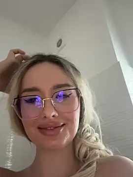 Snapshot of mollyxxx chatting on January 2025 05:32:01 AM mollyxxx online show from January 2025 05:32:01 AM