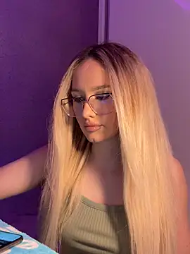 Snapshot of mollyxxx chatting on January 2025 04:44:02 AM mollyxxx online show from January 2025 04:44:02 AM