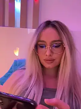 Snapshot of mollyxxx chatting on January 2025 07:46:01 AM mollyxxx online show from January 2025 07:46:01 AM