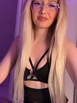 Snapshot of mollyxxx chatting on January 2025 10:10:01 PM mollyxxx online show from January 2025 10:10:01 PM