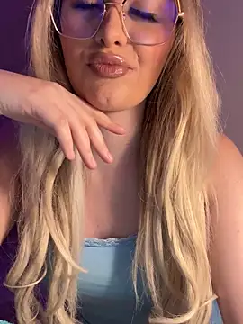 Snapshot of mollyxxx chatting on February 2025 02:38:02 AM mollyxxx online show from February 2025 02:38:02 AM