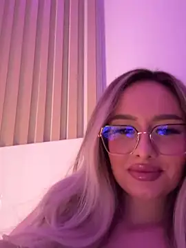 Snapshot of mollyxxx chatting on February 2025 04:44:01 AM mollyxxx online show from February 2025 04:44:01 AM