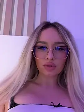 Snapshot of mollyxxx chatting on February 2025 07:49:01 AM mollyxxx online show from February 2025 07:49:01 AM