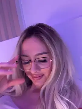 Snapshot of mollyxxx chatting on February 2025 07:04:02 AM mollyxxx online show from February 2025 07:04:02 AM