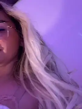 Snapshot of mollyxxx chatting on March 2025 08:55:01 AM mollyxxx online show from March 2025 08:55:01 AM