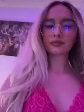 Snapshot of mollyxxx chatting on March 2025 04:17:02 AM mollyxxx online show from March 2025 04:17:02 AM