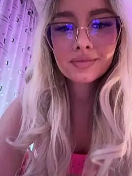 Snapshot of mollyxxx chatting on March 2025 04:38:01 AM mollyxxx online show from March 2025 04:38:01 AM