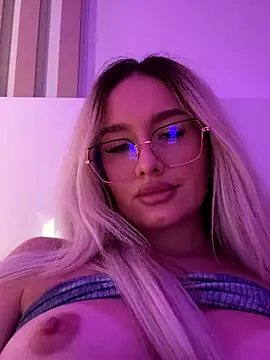 Snapshot of mollyxxx chatting on October 2025 02:31:01 AM mollyxxx online show from October 2025 02:31:01 AM