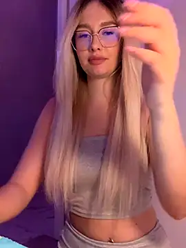 Snapshot of mollyxxx chatting on October 2025 12:19:01 AM mollyxxx online show from October 2025 12:19:01 AM